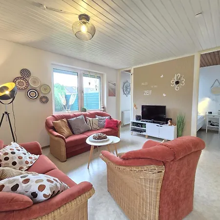 Lüttje Uttiet Mit Eingezäunten Garten Ferienhaus Berumbur