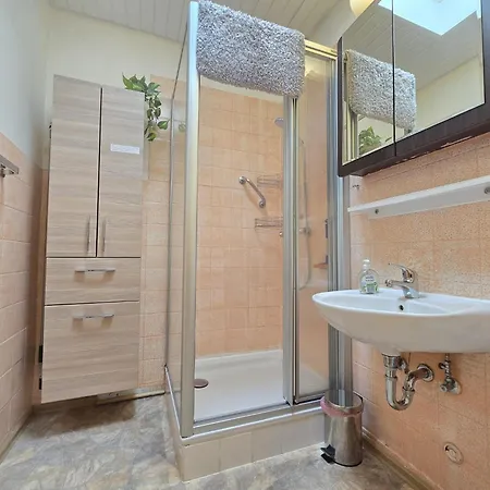 Ferienhaus Lüttje Uttiet Mit Eingezäunten Garten Berumbur