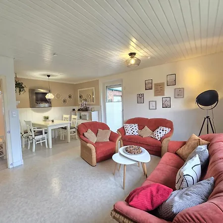 Ferienhaus Luettje Uttiet Mit Eingezaeunten Garten