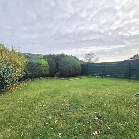 Lüttje Uttiet Mit Eingezäunten Garten * Berumbur