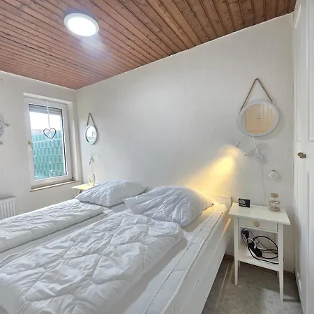 Lüttje Uttiet Mit Eingezäunten Garten