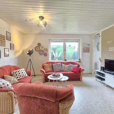 Luettje Uttiet Mit Eingezaeunten Garten Ferienhaus