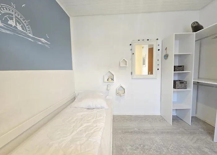 Luettje Uttiet Mit Eingezaeunten Garten Berumbur