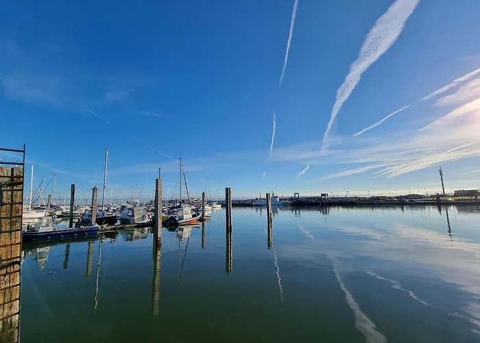 Luettje Uttiet Mit Eingezaeunten Garten Feriehus Berumbur