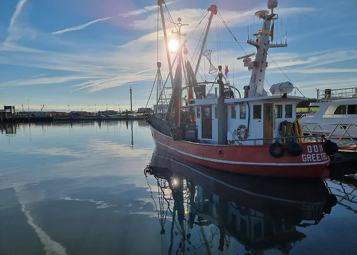 Luettje Uttiet Mit Eingezaeunten Garten