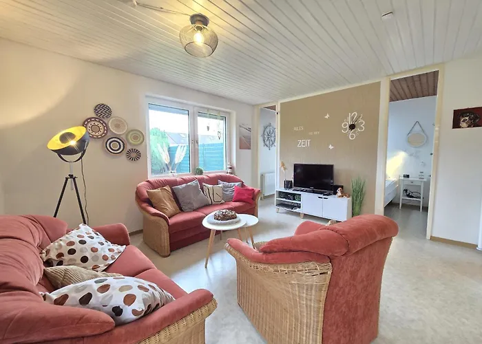 Luettje Uttiet Mit Eingezaeunten Garten Feriehus Berumbur