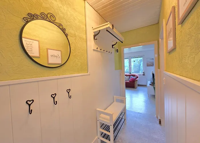 Luettje Uttiet Mit Eingezaeunten Garten *