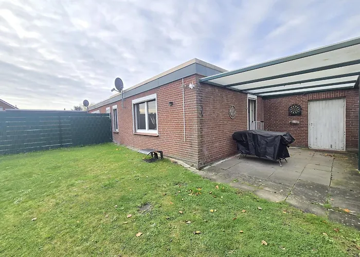 Luettje Uttiet Mit Eingezaeunten Garten Berumbur