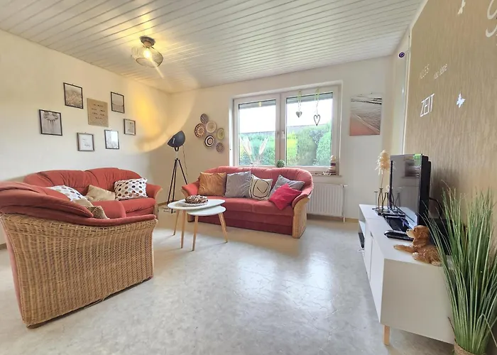 Luettje Uttiet Mit Eingezaeunten Garten * Berumbur