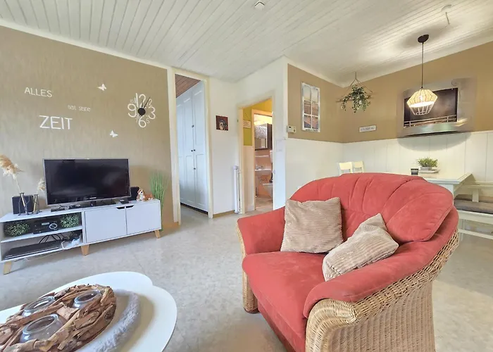 Luettje Uttiet Mit Eingezaeunten Garten *