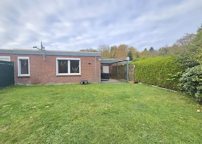 Luettje Uttiet Mit Eingezaeunten Garten Berumbur