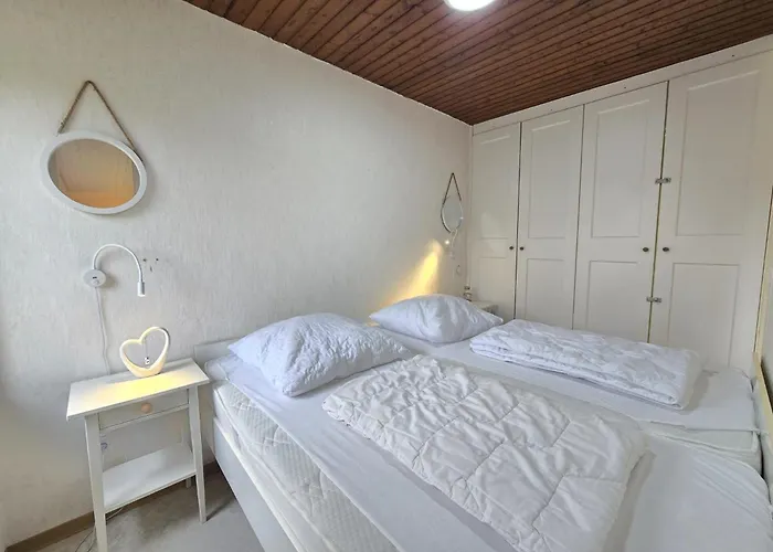 Feriehus Luettje Uttiet Mit Eingezaeunten Garten Berumbur